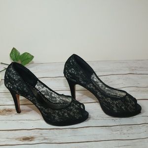 White House Black Market Black Lace heels sz 7